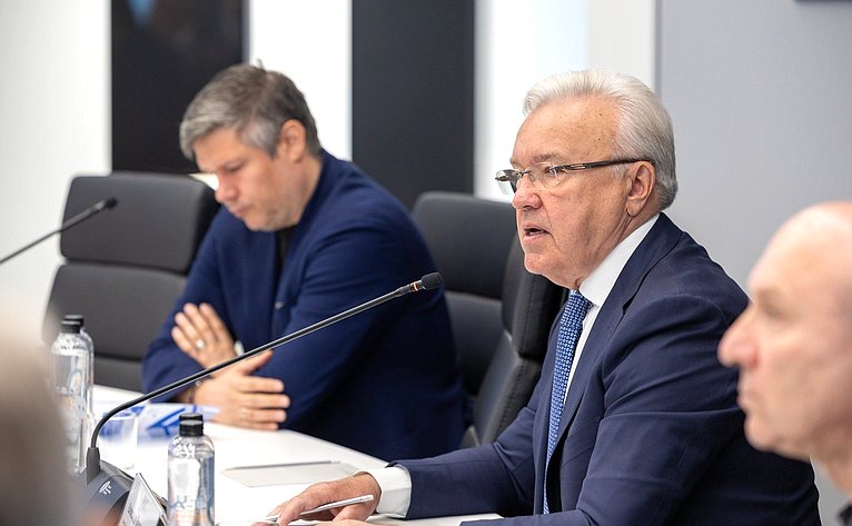 Александр Усс