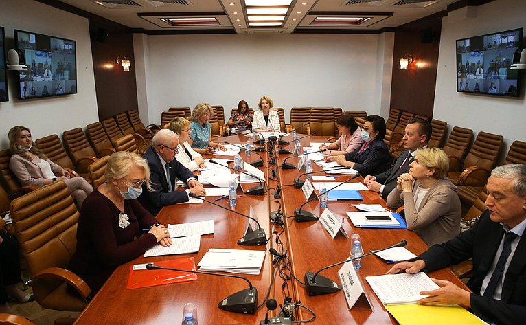 «Круглый стол» Комитета СФ по науке, образованию и культуре