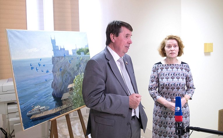 В Совете Федерации открылась художественная выставка «Крым. Город-герой Севастополь»