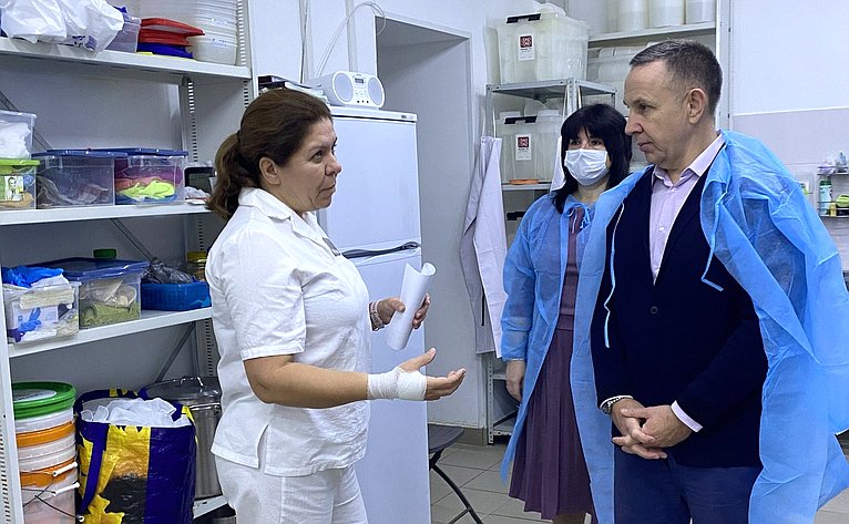 Олег Алексеев в ходе работы в регионе вместе с заместителем министра Саратовской областью Натальей Мариевской посетил сыроварню