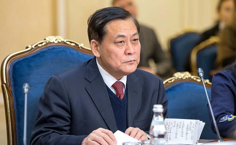 Заместитель председателя Комитета Всекитайского собрания народных представителей КНР по вопросам финансово-экономической политики Инь Чжунцин