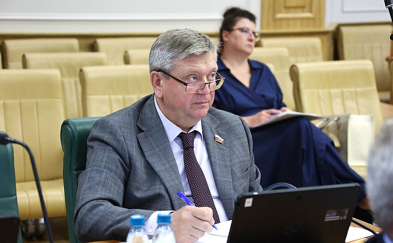 Александр Лутовинов