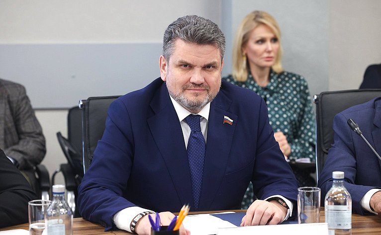 Александр Жуков