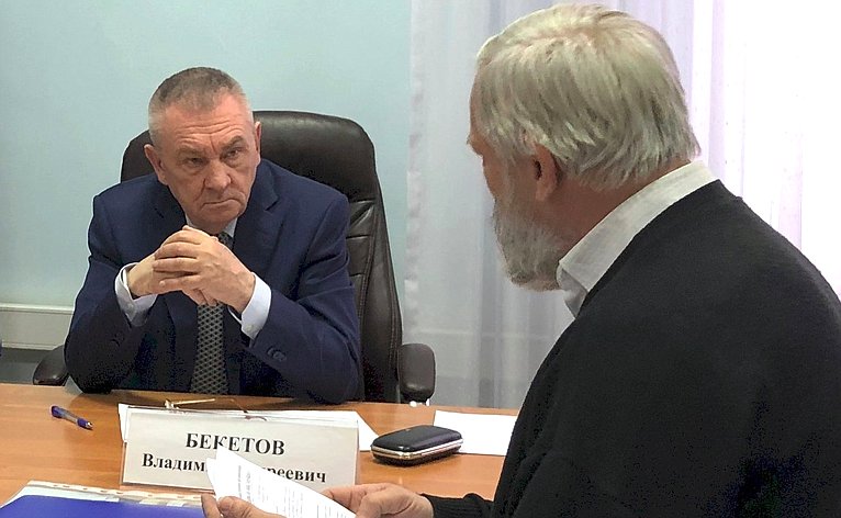 Владимир Бекетов провел прием граждан в Краснодаре