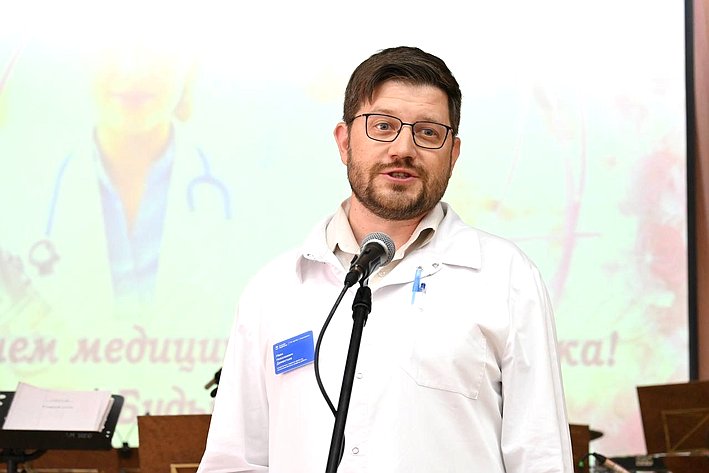 Айрат Гибатдинов поздравил медиков с приближающимся Днем медицинского работника
