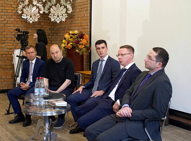 Виталий Назаренко в рамках региональной недели провел встречу с членами Молодежного парламента Республики Северная Осетия – Алания