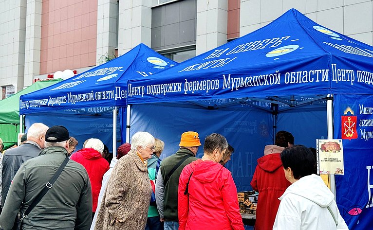 Татьяна Сахарова открыла сельскохозяйственную ярмарку в Мурманской области