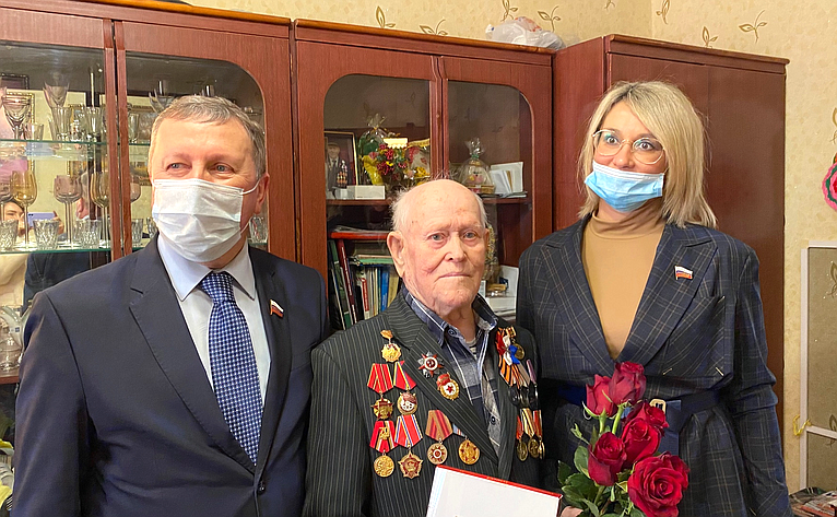 Наталия Косихина поздравила ветеранов Великой Отечественной с Днем воинской славы
