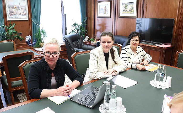 В Совете Федерации состоялась встреча Председателя Совета Евразийского женского форума Галины Кареловой с авторами социальных проектов и победителями премии #МЫВМЕСТЕ-2023