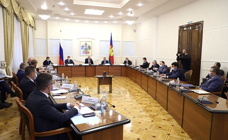 Владимир Бекетов принял участие в заседании Совета законодателей региона
