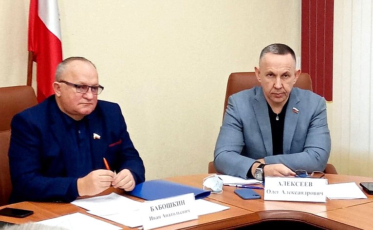 Олег Алексеев в ходе работы в регионе принял участие в заседании комитета областной Думы