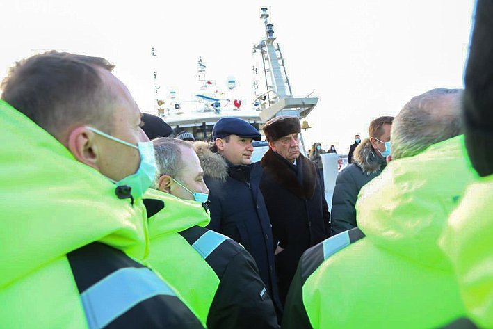 Сергей Митин принял участие в церемонии подъёма государственного флага России перед выходом на промысловые испытания крупнотоннажного траулера-процессора «Баренцево Море»