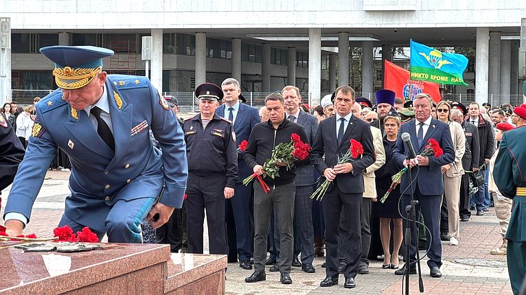 Айрат Гибатдинов почтил память жертв теракта в Беслане