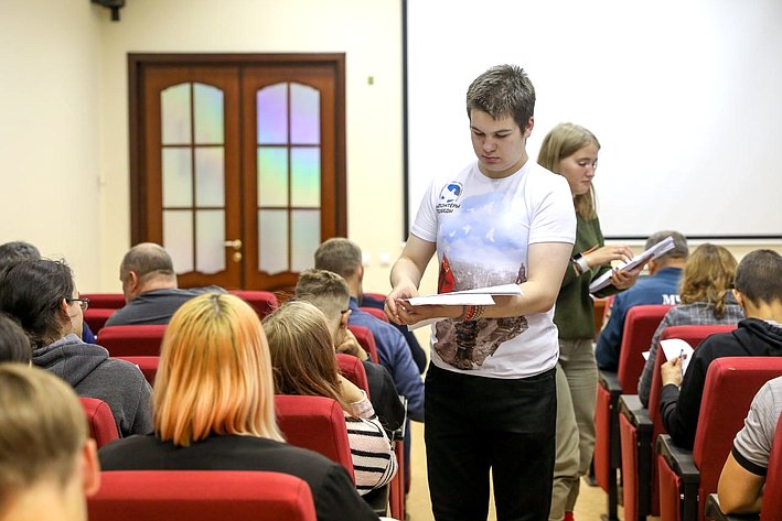 Денис Гусев принял участие во всероссийской патриотической акции «Диктант Победы-2022»