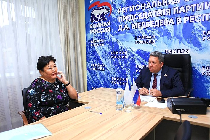 Владимир Полетаев в ходе региональной недели ответил на вопросы жителей региона в рамках приема граждан