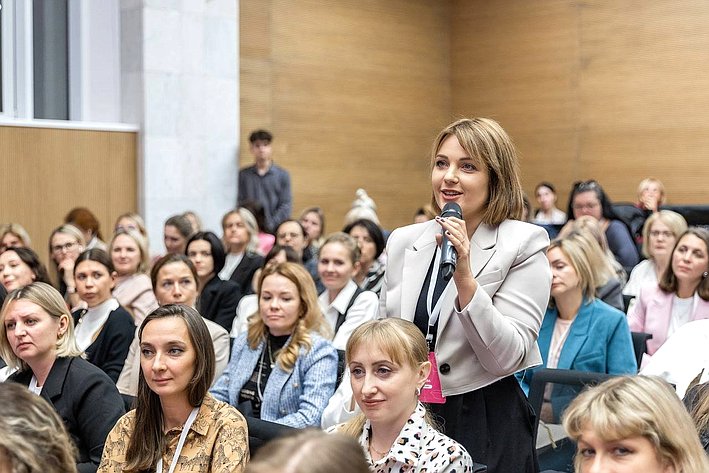 Ольга Щетинина встретилась с финалистками образовательной программы «Женское лидерство. Нижегородская область»