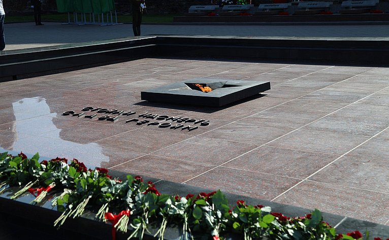 Мемориальный комплекс «Брестская крепость-герой». Церемония возложения венка и цветов к Вечному огню