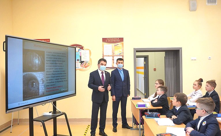 Ирек Ялалов в рамках проекта «Путь к успеху» посетил полилингвальную многопрофильную школу № 44 г. Уфы Республики Башкортостан