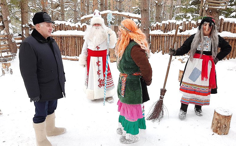 Сергей Мартынов в ходе поездки в регион посетил село Кукнур, которое считается резиденцией Йушто Кугыза — марийского Деда Мороза