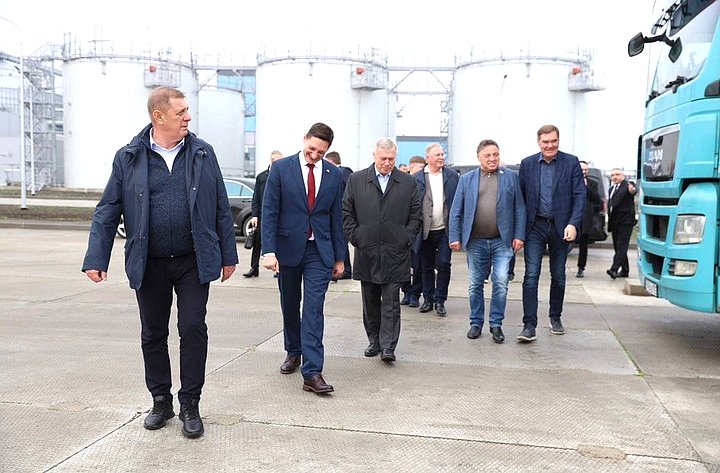Василий Голубев в ходе работы в Ростовской области вместе с Вячеславом Тимченко провели ряд встреч с представителями органов публичной власти и предпринимательским сообществом региона