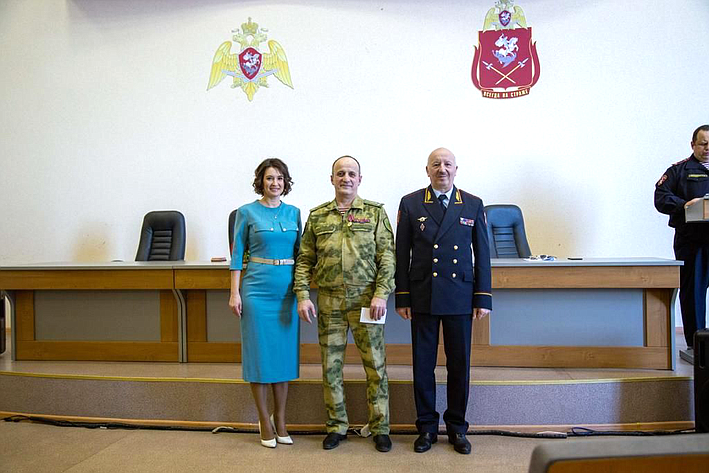 Маргарита Павлова вручила медали «За отвагу» и «Охрану общественного порядка» сотрудникам Росгвардии по Челябинской области