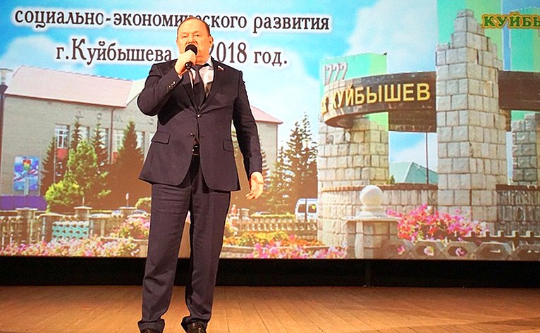 Владимир Лаптев выступил на собрании представителей трудовых коллективов и общественности Новосибирской области