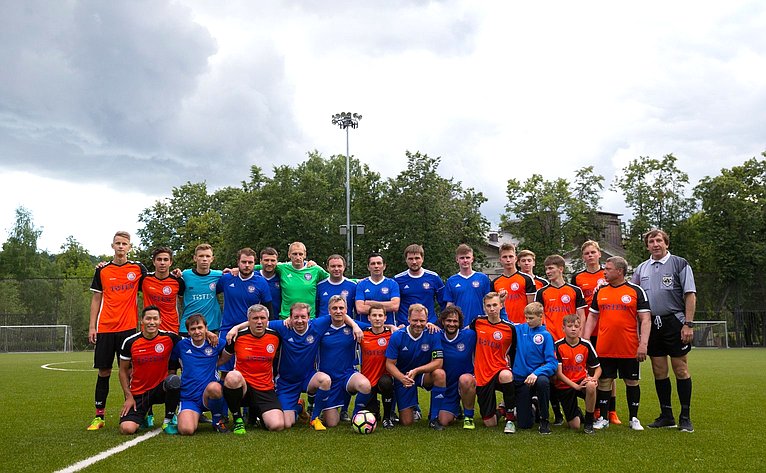 Футбольная команда Совета Федерации провела товарищеский матч с юношеской командой красноярского футбольного клуба «Тотем»