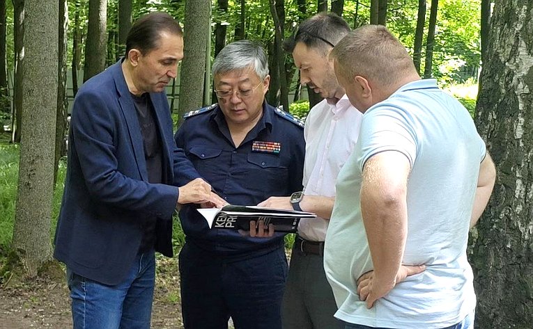 Андрей Хапочкин провел рабочую встречу с врачами Главного военного клинического госпиталя имени Бурденко