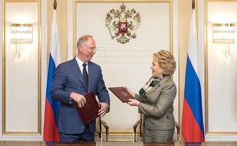 Церемония подписания Меморандума о сотрудничестве между Советом Федерации и Российским фондом прямых инвестиций