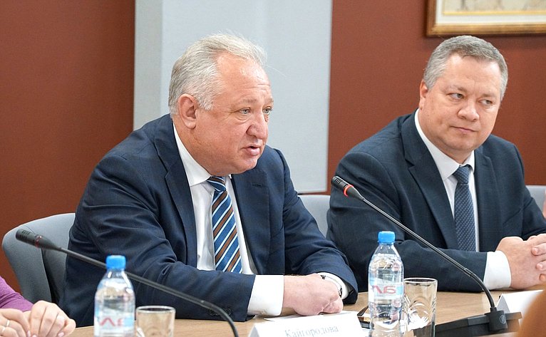 Сенаторы посетили Алтайский филиал РАНХиГС