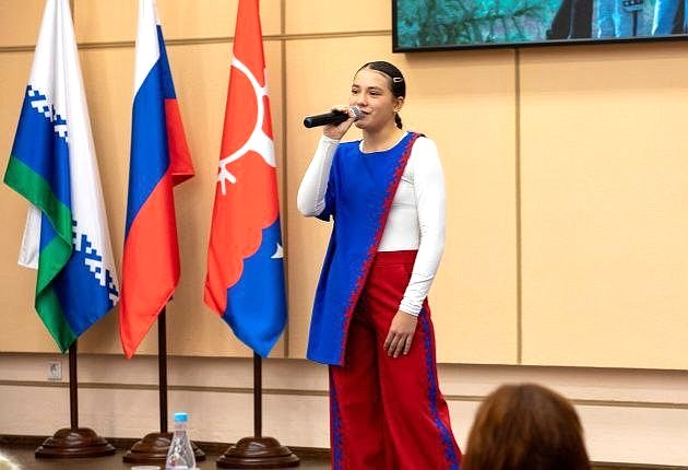 Денис Гусев провёл встречу c руководителем некоммерческой организации дополнительного образования «Друзья Заполярья»
