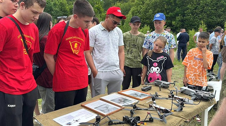 Айрат Гибатдинов в преддверии Дня защиты детей провел занятие в рамках проекта «Школа защитников Родины»