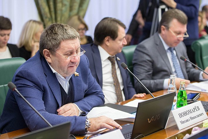 М. Пономарев Заседание Комитета Совета Федерации по экономической политике