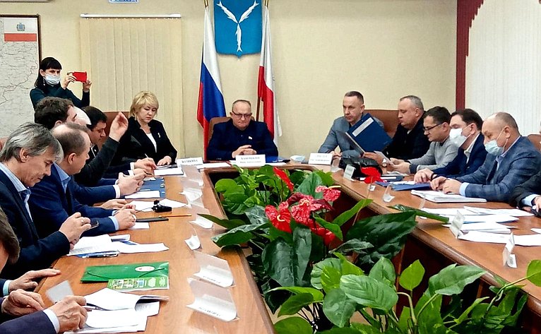 Олег Алексеев в ходе работы в регионе принял участие в заседании комитета областной Думы