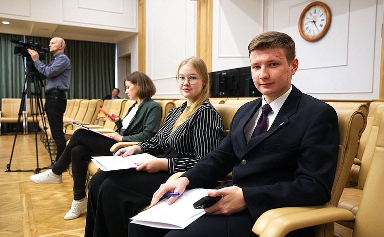 Написание Первого всероссийского аграрного диктанта сенаторами РФ и сотрудниками Аппарата СФ