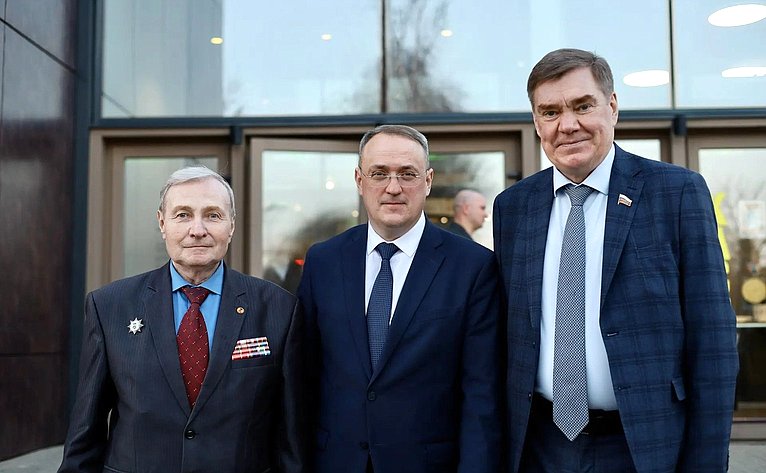 Александр Савин заслушал отчет главы города Калуги Дмитрия Денисова