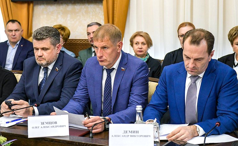 Вячеслав Тимченко провел расширенное заседание по вопросам контрольно-надзорной деятельности в Республике Хакасия