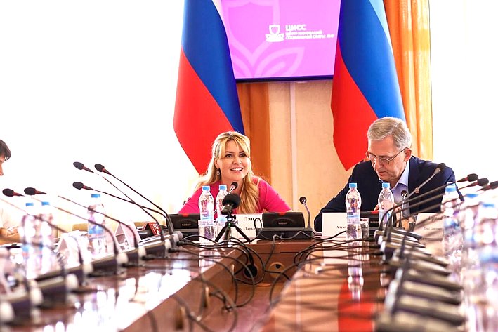Дарья Лантратова обсудила развитие социального предпринимательства в ЛНР
