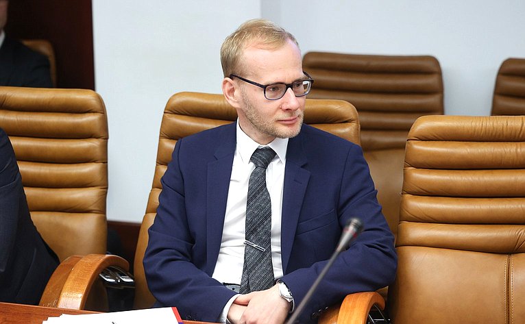 Заседание секции «Искусственный интеллект» на тему «Международный опыт регулирования технологий искусственного интеллекта: актуальные аспекты выбора вектора для России»