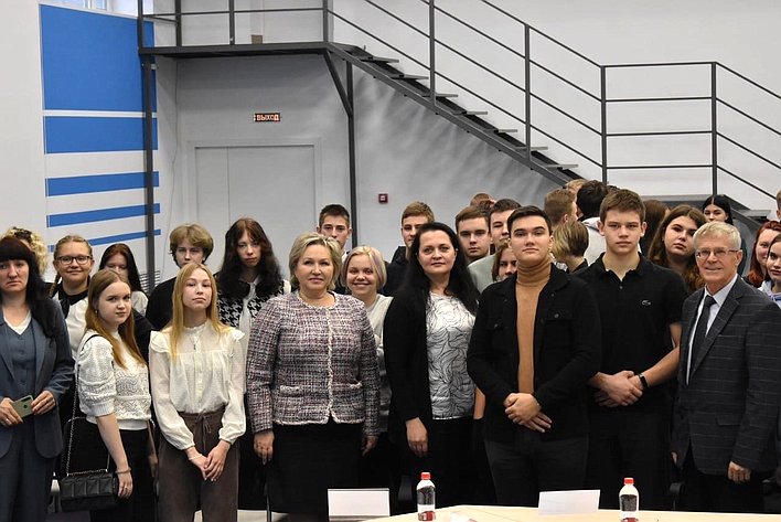 Елена Писарева провела ряд встреч со студентами учреждений среднего профессионального образования Великого Новгорода