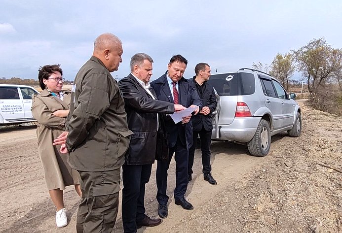 Во время региональной недели Александр Ролик побывал на местах проведения работ в Приморье