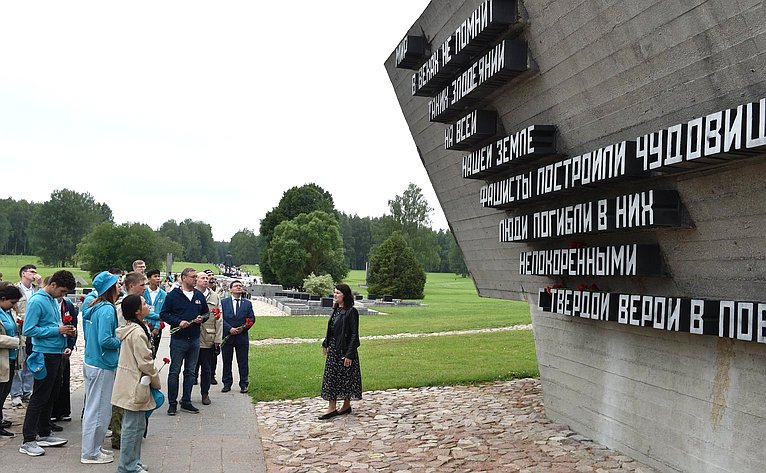 Участники проекта посетили Государственный мемориальный комплекс «Хатынь»