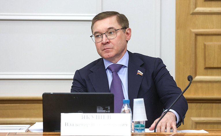 Владимир Якушев