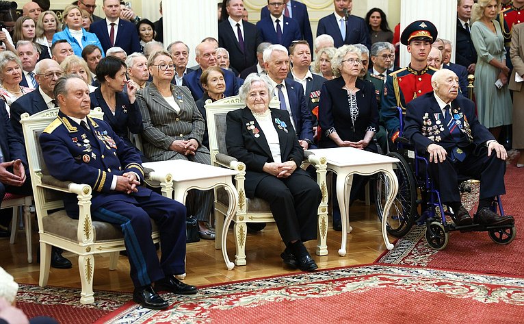 Церемония вручения знаков отличия «Почетный гражданин Санкт-Петербурга» в Мариинском дворце
