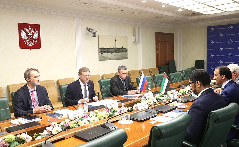 Заместитель Председателя СФ Константин Косачев провел встречу с Чрезвычайным и Полномочным Послом Объединенных Арабских Эмиратов в РФ