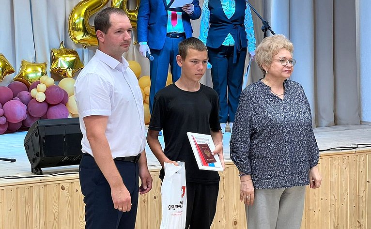 В преддверии Дня России состоялось торжественное мероприятие, посвящённое вручению паспортов добринцам, достигшим 14-летнего возраста