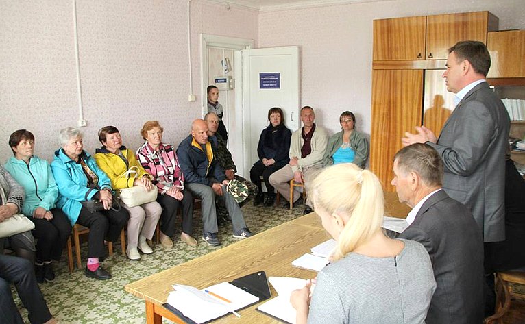 Виктор Новожилов провёл встречи с советами ветеранов в муниципальных образованиях «Верхнешоношское», «Пакшеньгское» и «Солгинское»