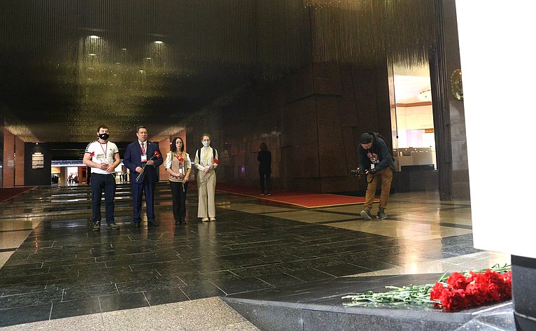 Финалисты конкурса «Мы помним! Мы гордимся!», организованного Владимиром Полетаевым, посетили Москву