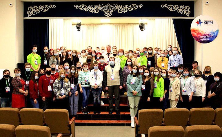 Юрий Воробьев принял участие в седьмом межрайонном молодежном форуме «Мы – будущее страны!»