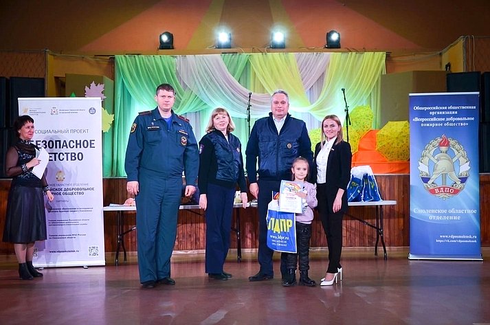 Ирина Кожанова приняла участие в торжественной церемонии награждения победителей городского конкурса рисунков в рамках проекта «Безопасное детство»